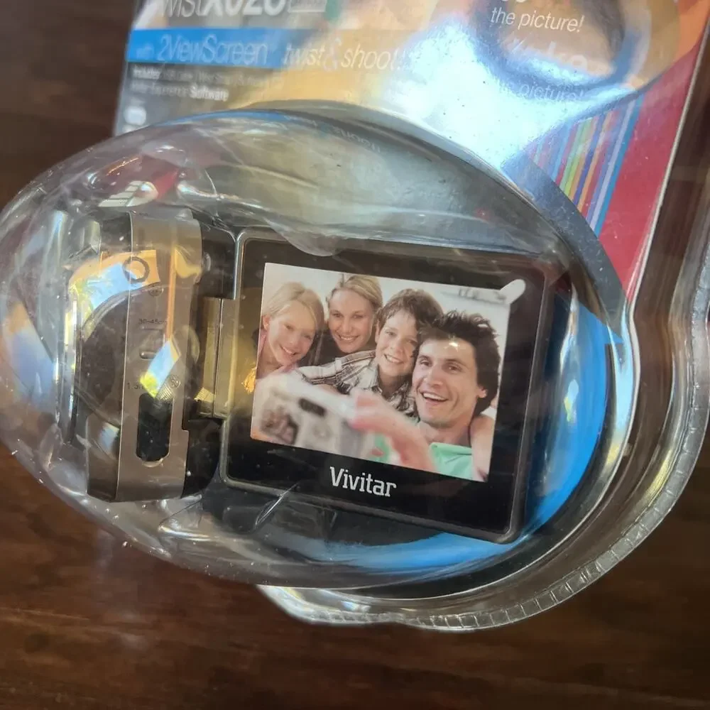 Vivitar ViviCam Twist X028 digital camera 12.1 Mega Pixels 4x Zoom NEW OPEN BOX